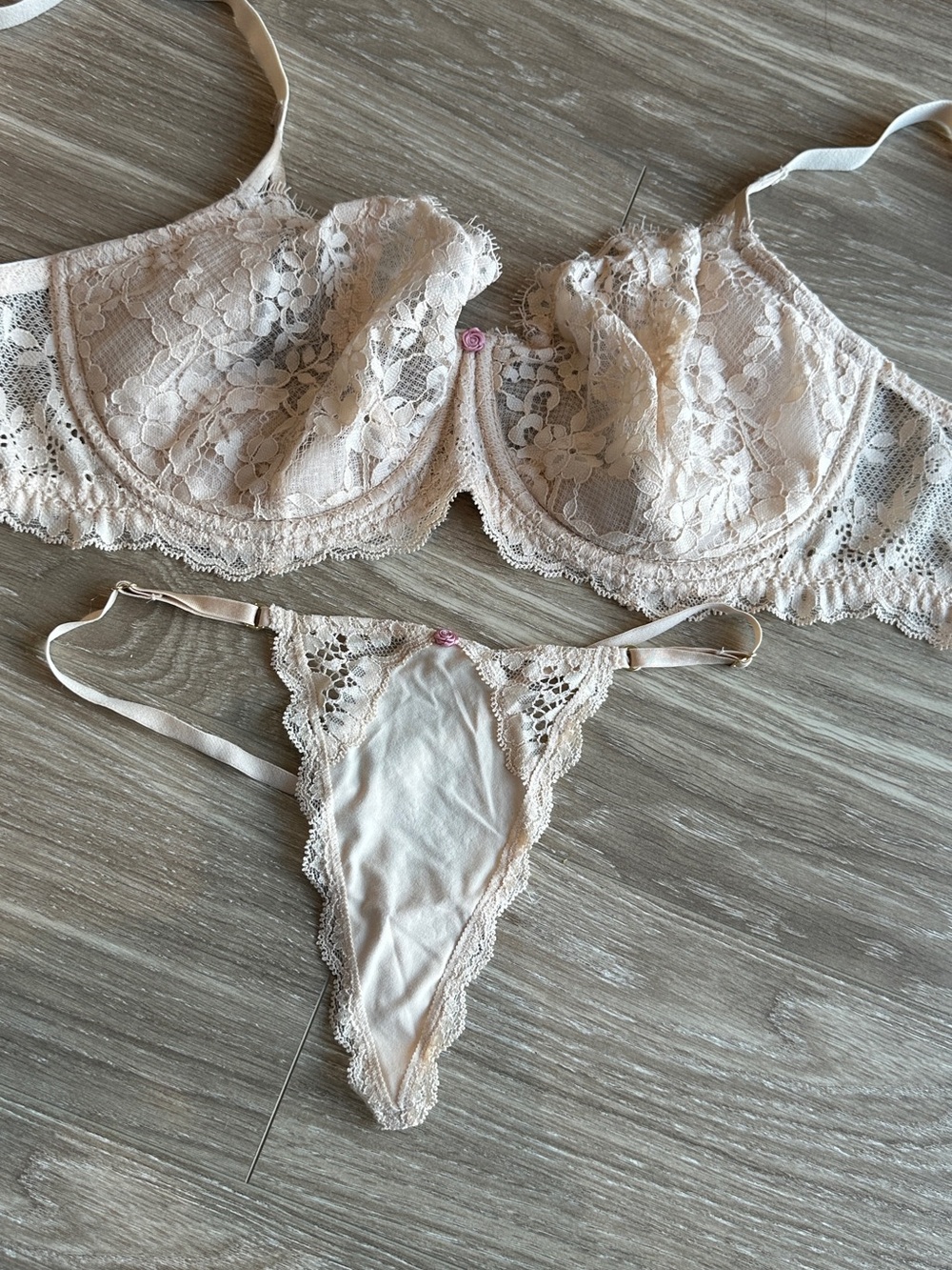 Victoria's Secret Lace Underwire Bra and Thong Set - Nude Blush